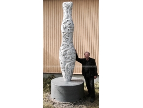 화강암 기둥 조각